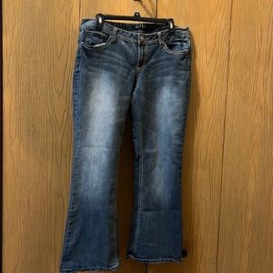 Junior Women’s Earl Jeans